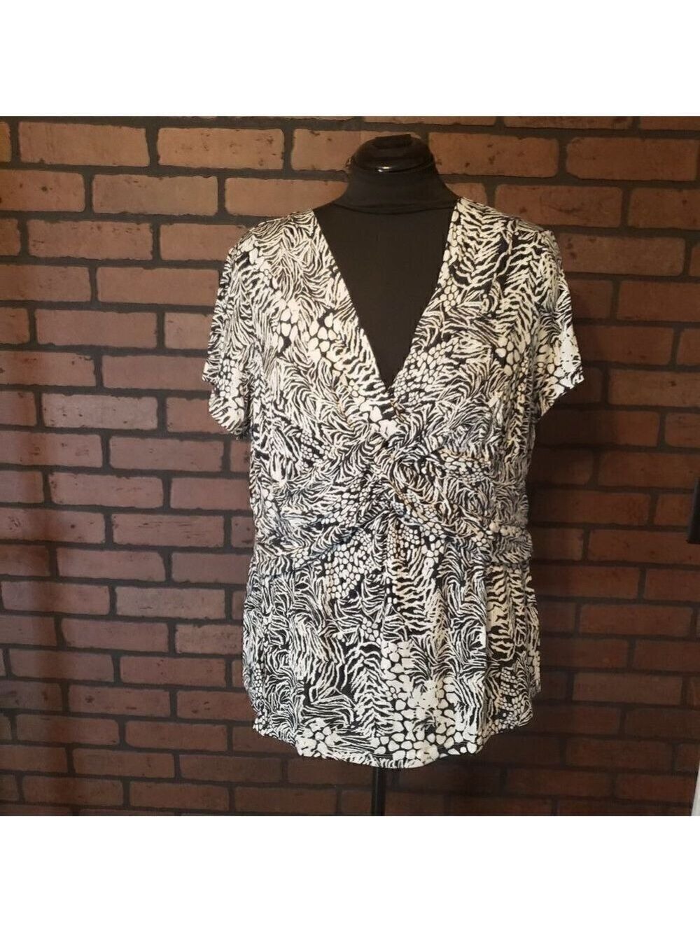 Cable & Gauge Crossover Black & White Top